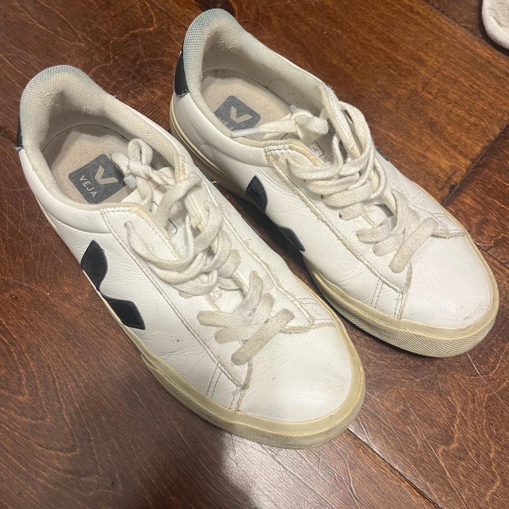 Women’s Veja Sneakers 7